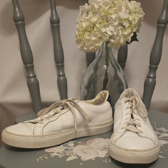 Common Projects White Leather Sneakers Minimalist Design - Picture 1 of 10